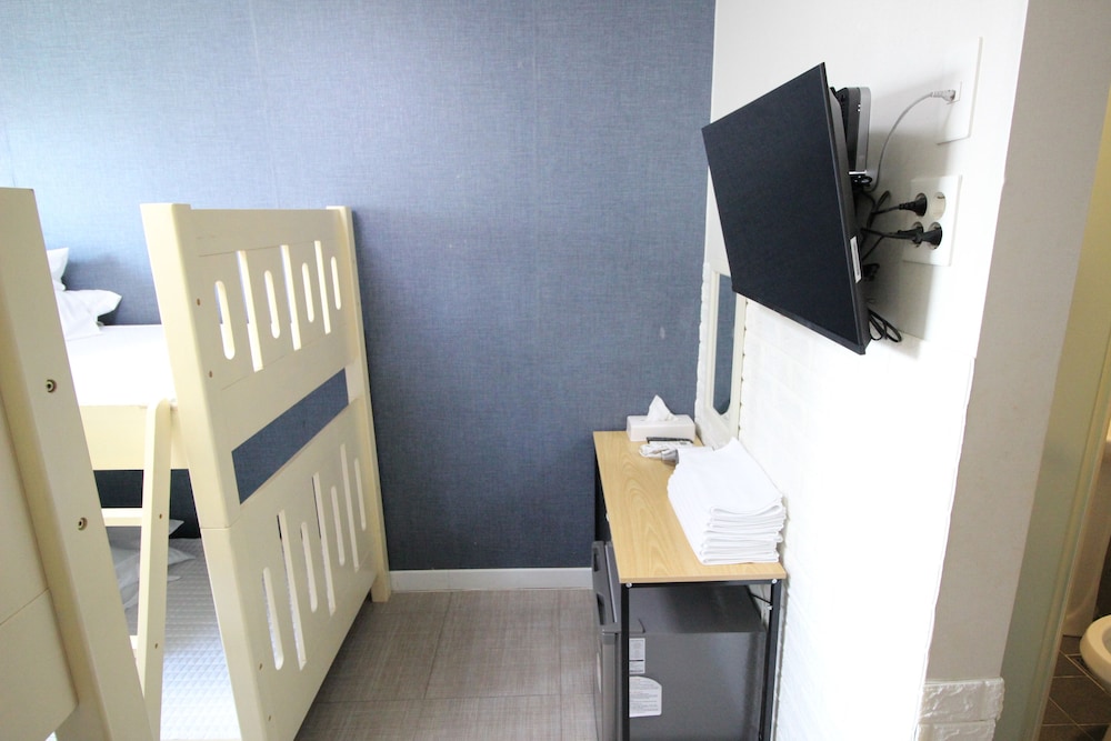 Quadruple Room - Photo 9