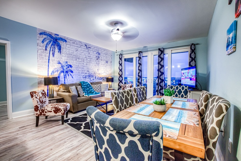 Condo, 2 Bedrooms, Balcony, Lake View (728)