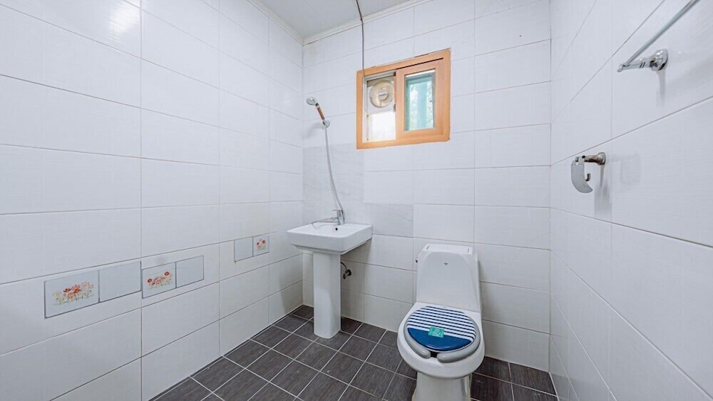 Room ( organization) - Photo 6