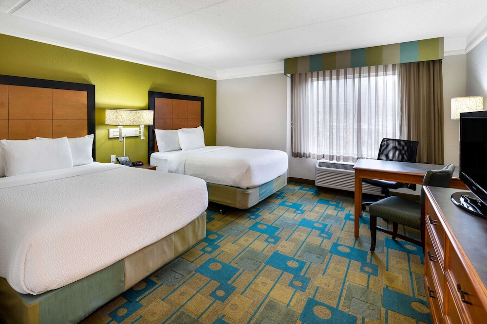 Room, 2 Double Beds, Non Smoking - Photo 2