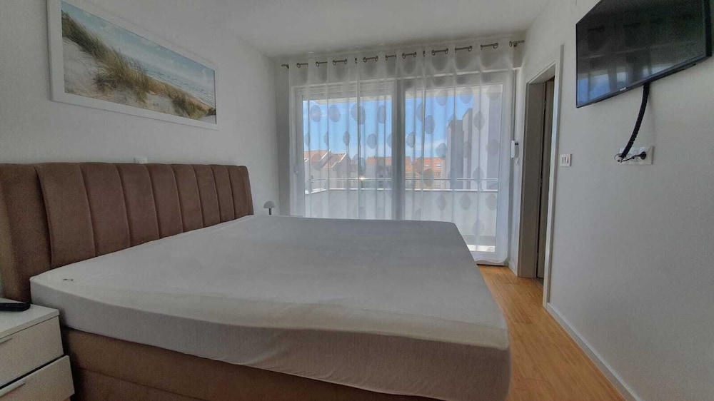 Comfort Apartment, 2 Bedrooms, Terrace photo 3
