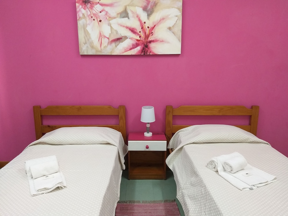 Twin Room, Shared Bathroom - Photo 2