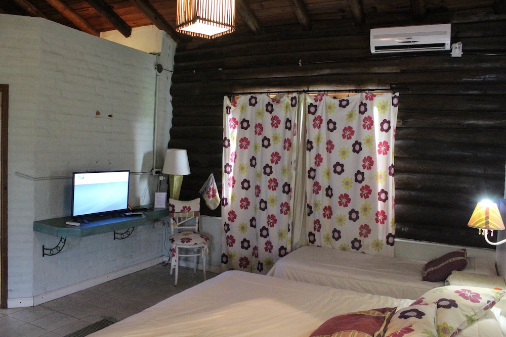 Design Quadruple Room, 1 Bedroom, Accessible, Non Smoking