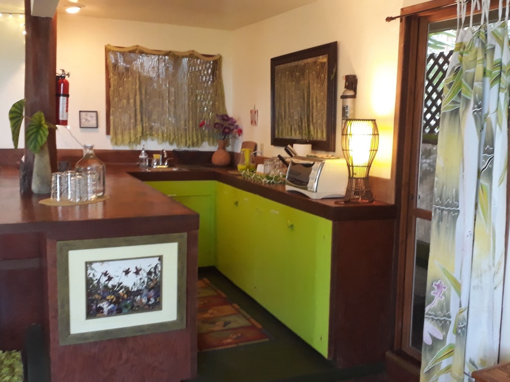 Family Studio, Private Bathroom, Sea View (Writers Studio) photo 2