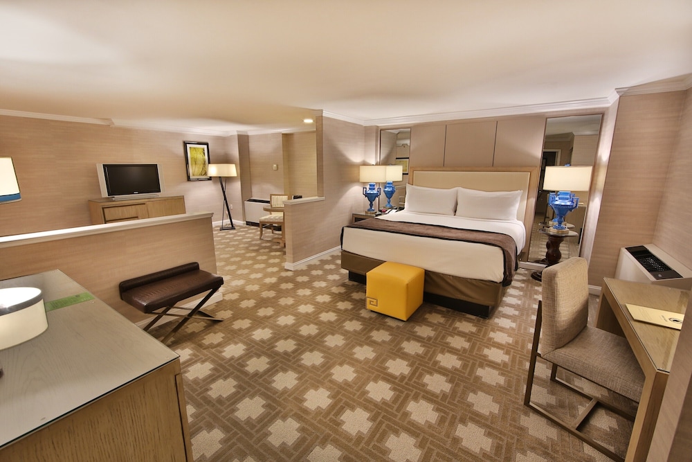 Forum Tower Mini Suite King Non Smoking - Photo 1