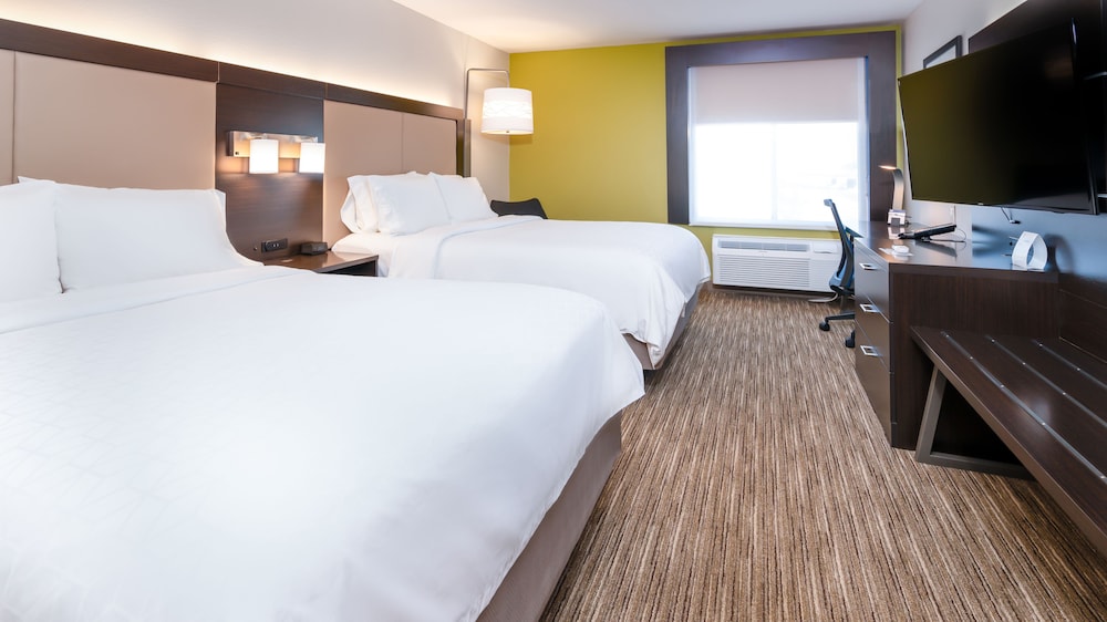 Suite, 1 King Bed - Photo 2