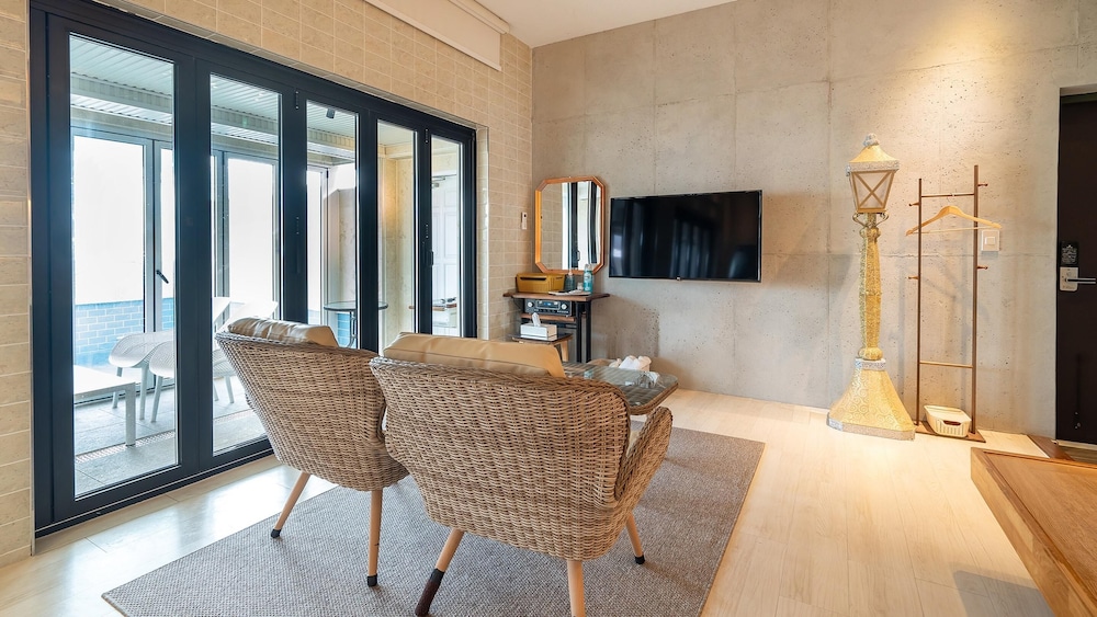 Basic Room, 1 Bedroom (101 Suite Memory (Pool Not Available)) - Photo 1