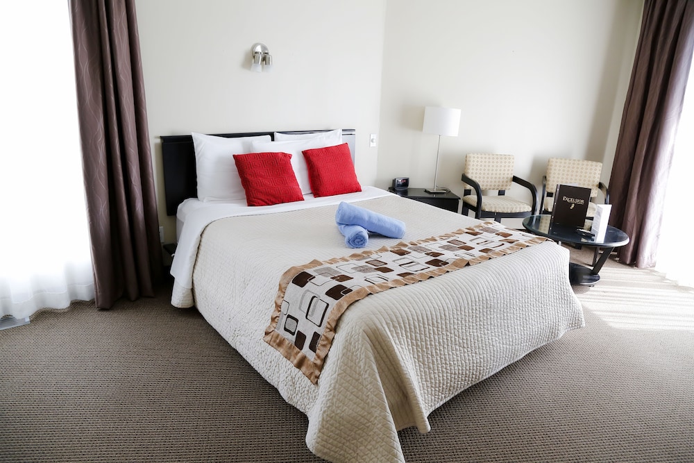 Standard Room, 1 Queen Bed - Photo 1