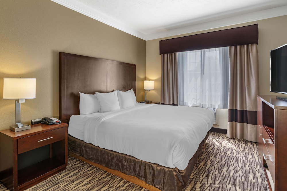 Deluxe Suite, 1 King Bed, Non Smoking (Upgrade) - Photo 1