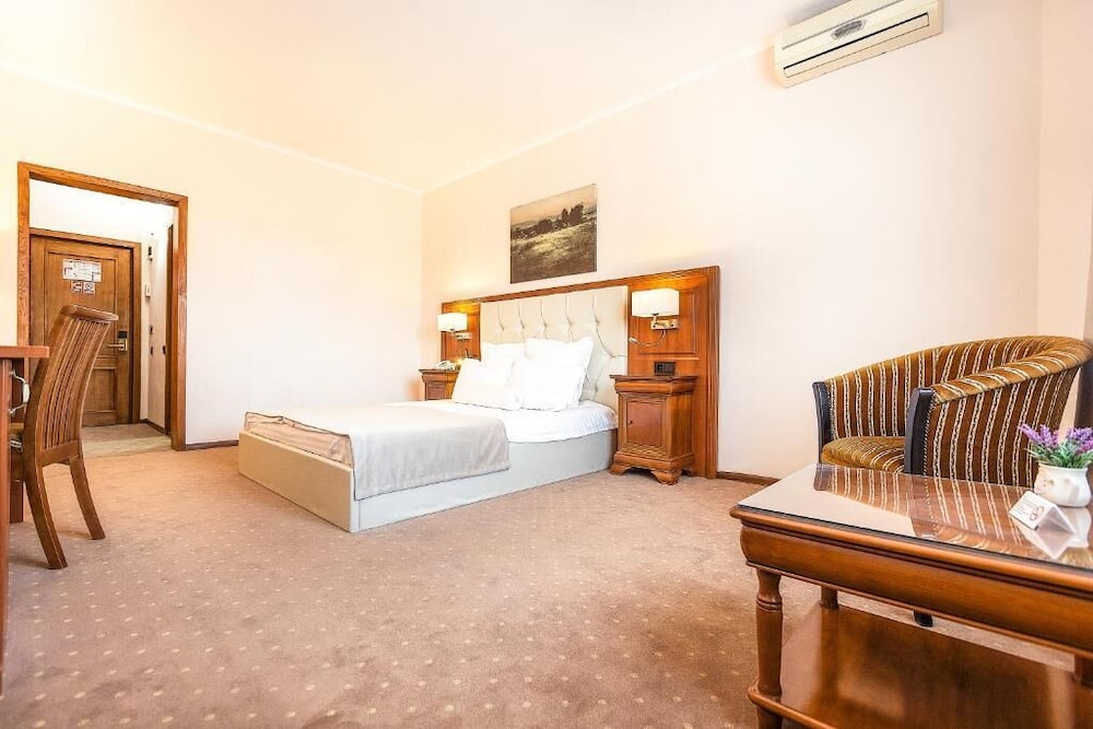 Standard Double or Twin Room, 1 Queen Bed
