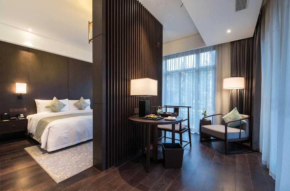 Courtyard Room