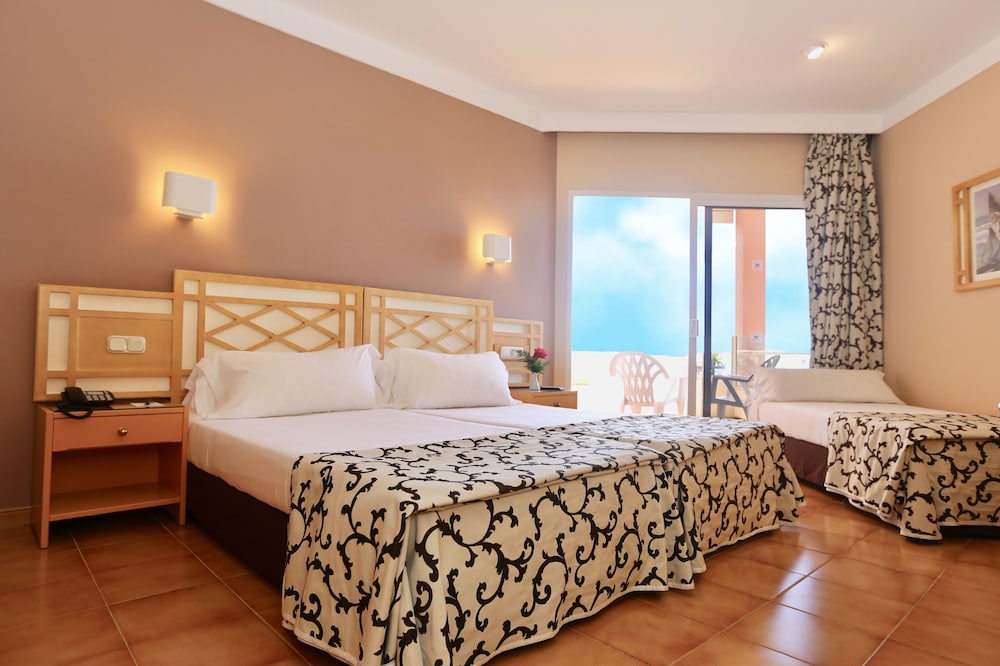 Standard Triple Room - Photo 2