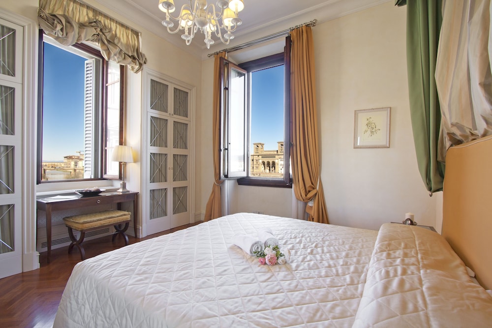 Deluxe Apartment, 1 King Bed with Sofa bed