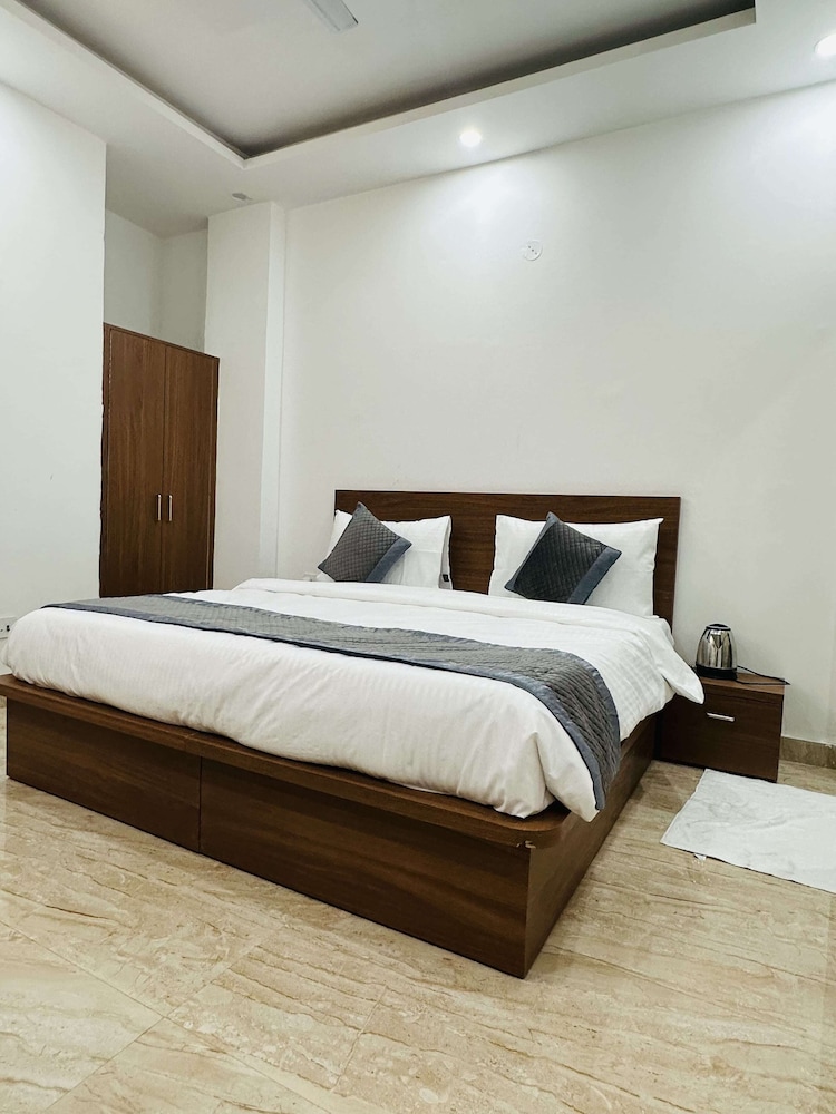 Executive Room - Photo 1