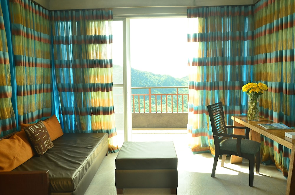 Executive Room, 1 Queen Bed (Thyme Room) photo 3
