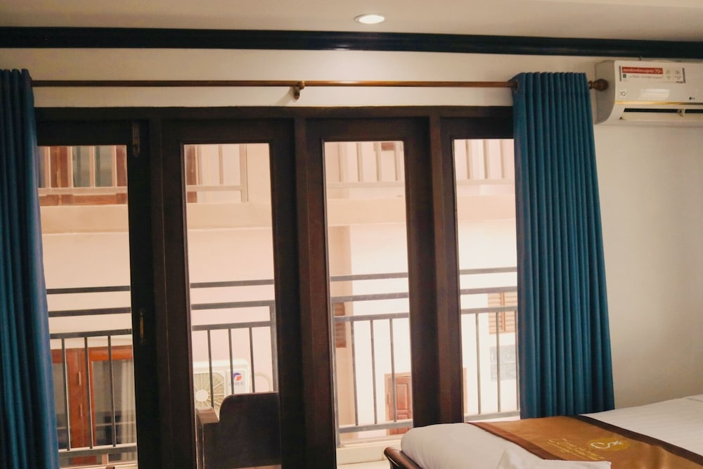 Deluxe Double With Balcony - Photo 15