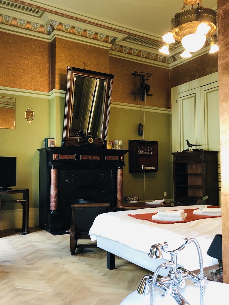Deluxe Double Room, Bathtub photo 2