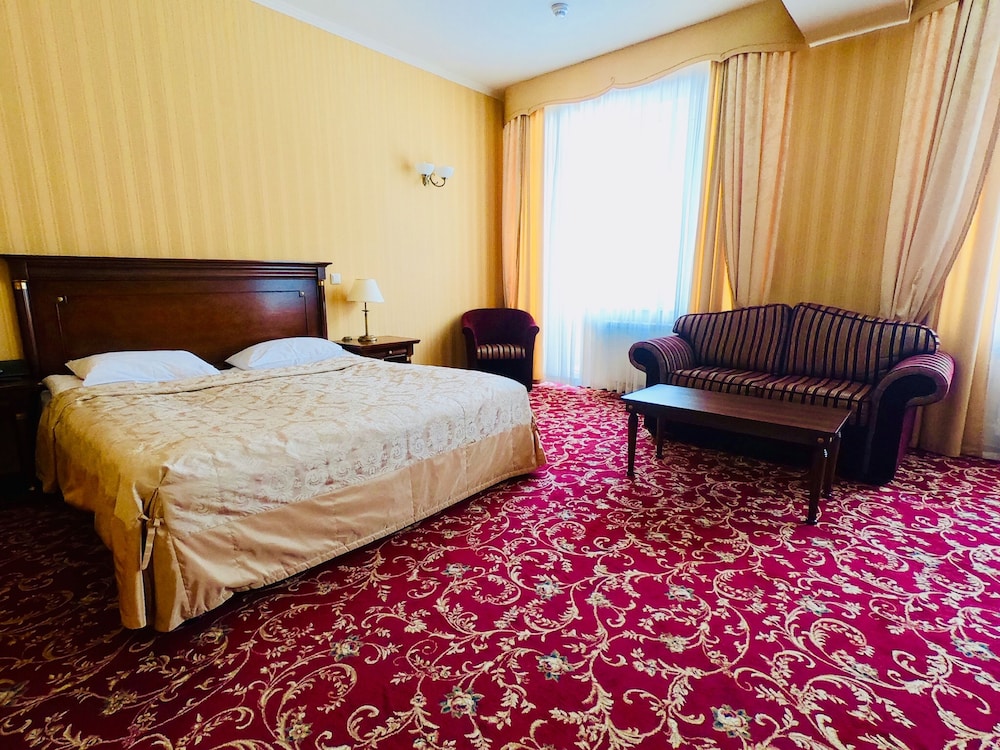 Superior Double Room, 1 King Bed with Sofa bed, Mountain View