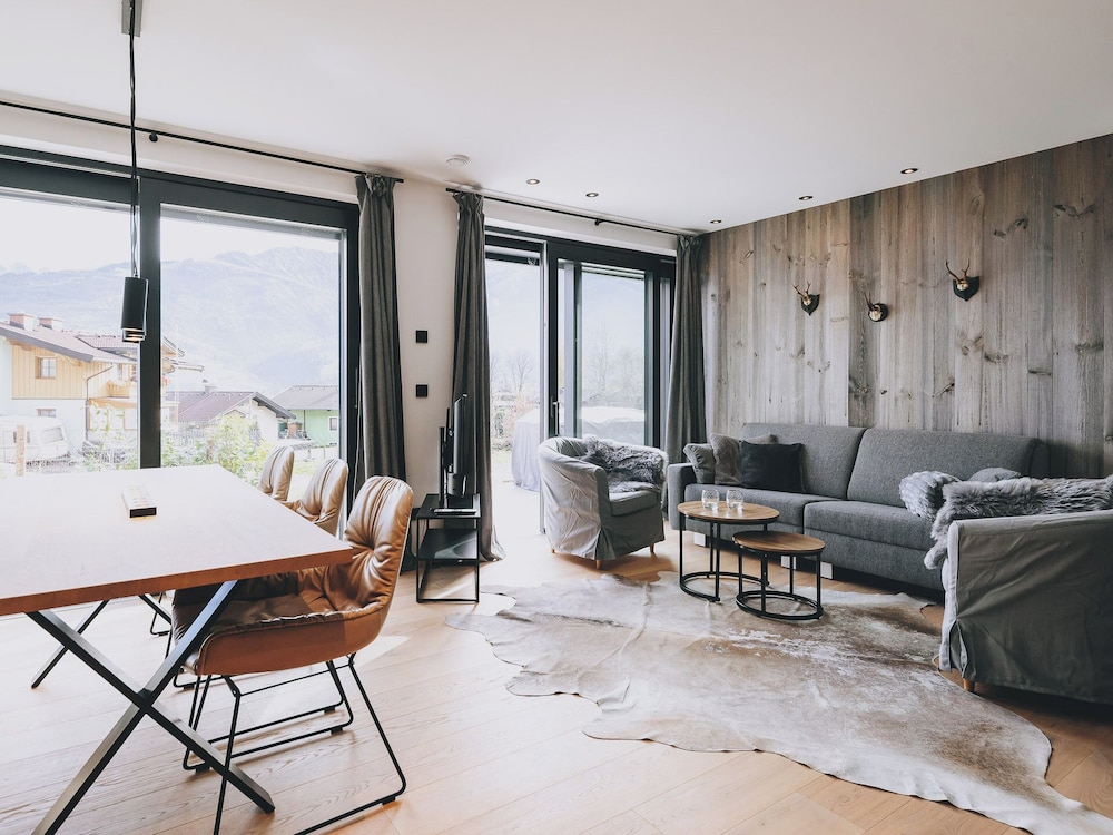 Luxury Condo, Mountain View