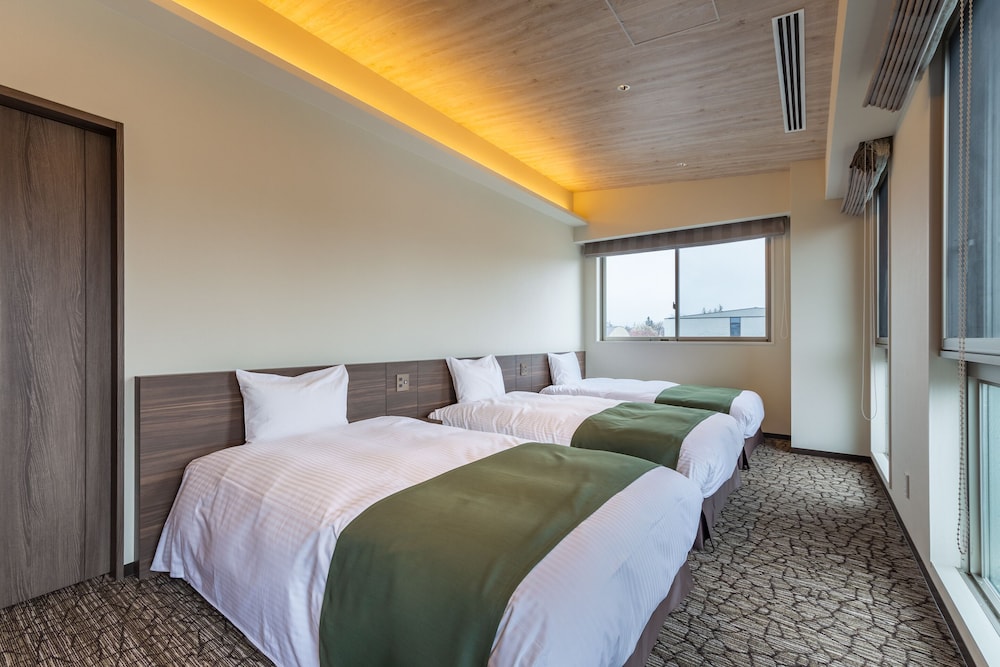 Annex Deluxe Triple Room photo 2