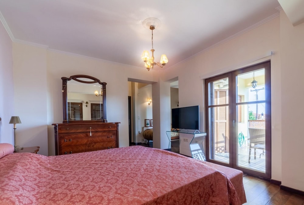 Villa photo 2