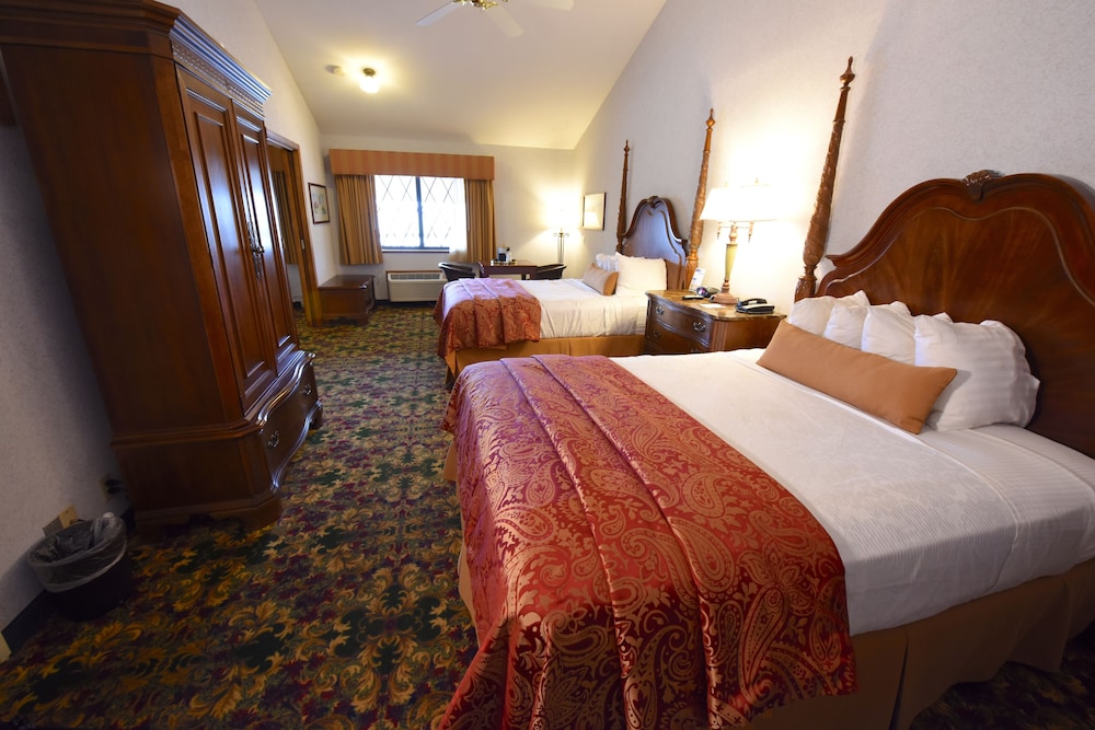 Suite, Multiple Beds, Non Smoking, Courtyard Area (with Sofabed) - Photo 2
