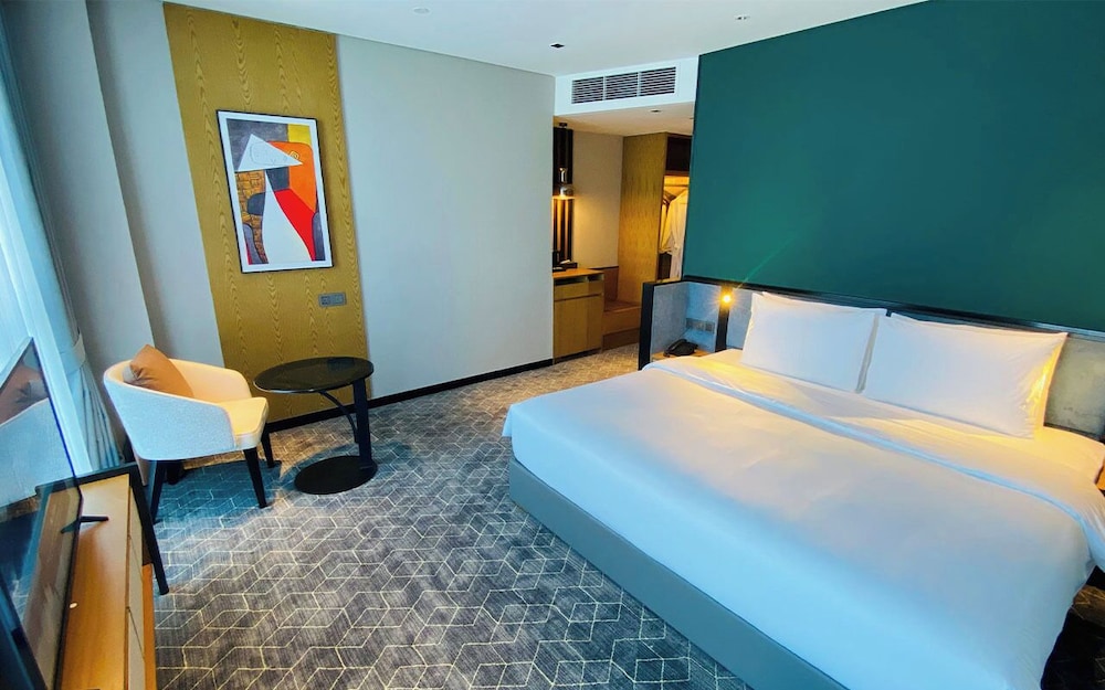 Deluxe Double Room, 1 King Bed, City View - Photo 2