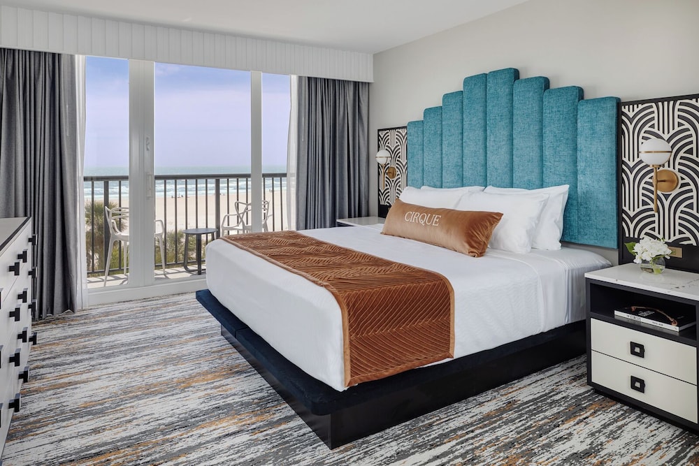 Room, 1 King Bed (Gulf View) photo 3