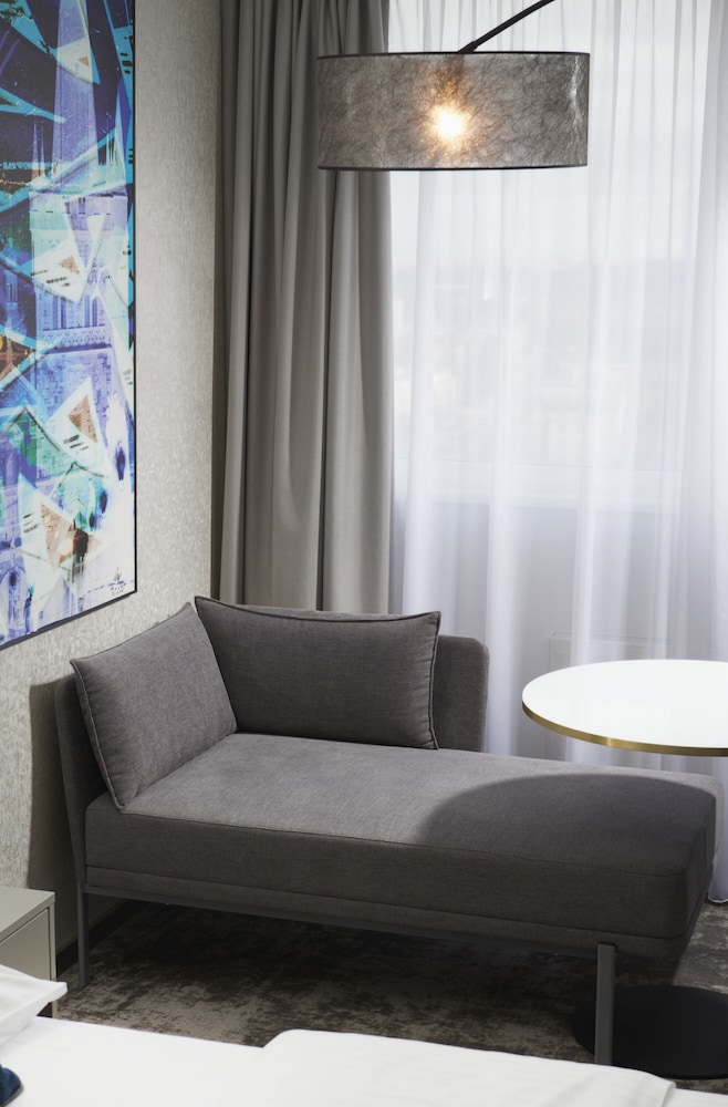 Executive Double Room, Pool Access - Photo 9