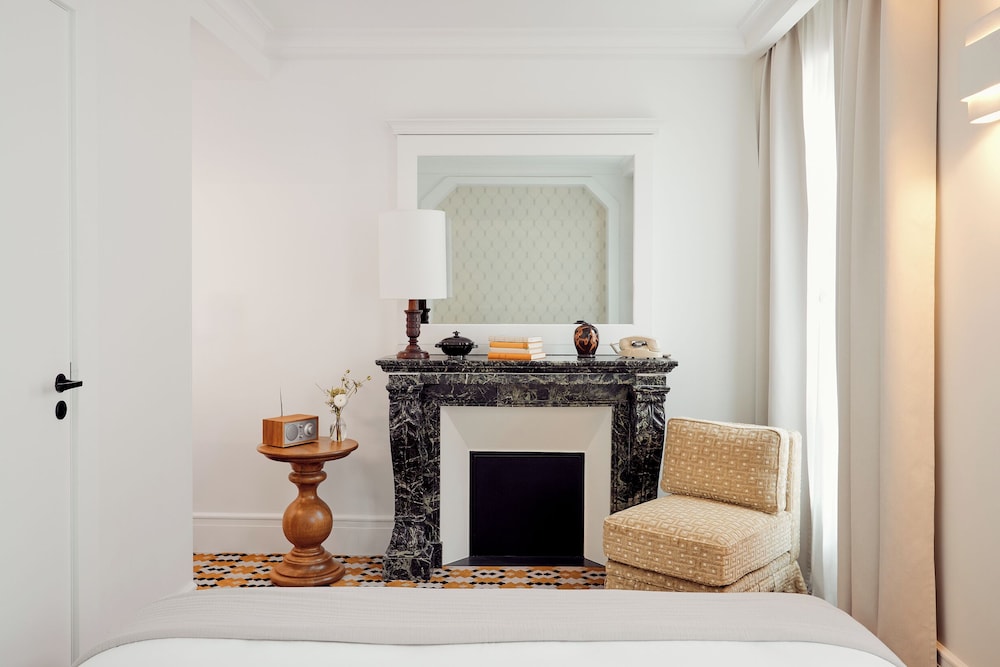 Family Room, 2 Bedrooms thumbnail 6