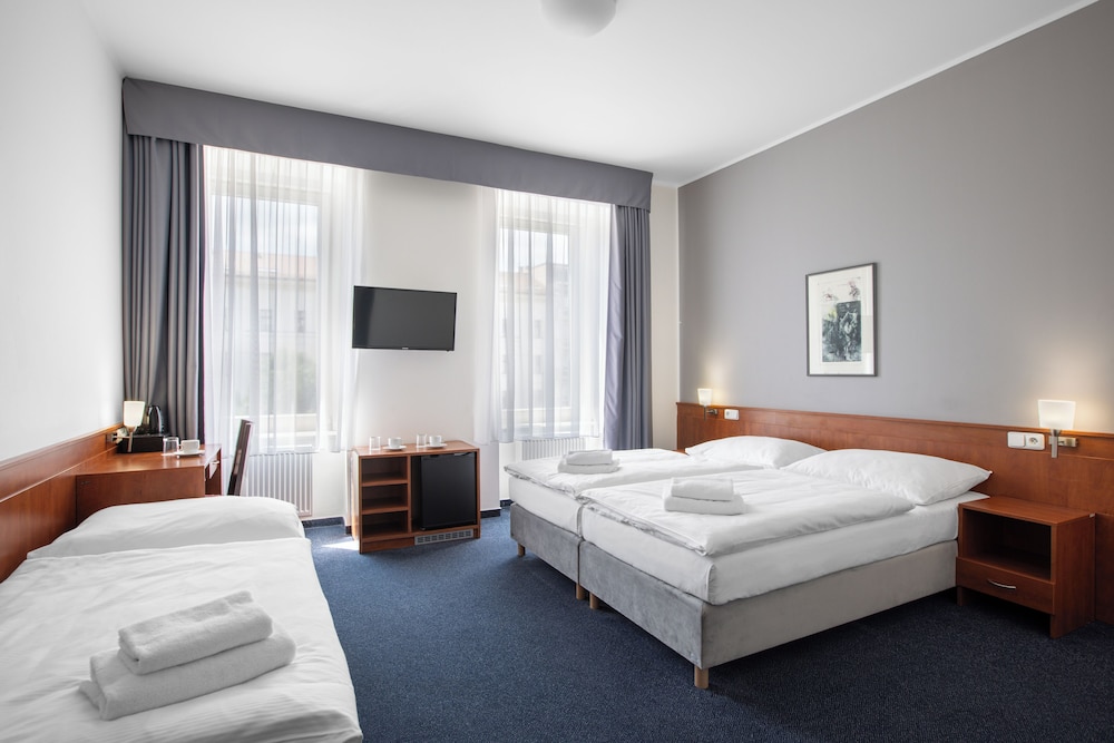 Triple Room - Photo 1