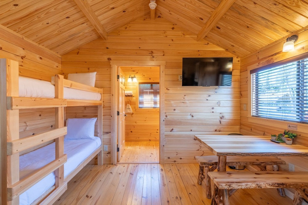 Cabin: ADA Accessible photo 3