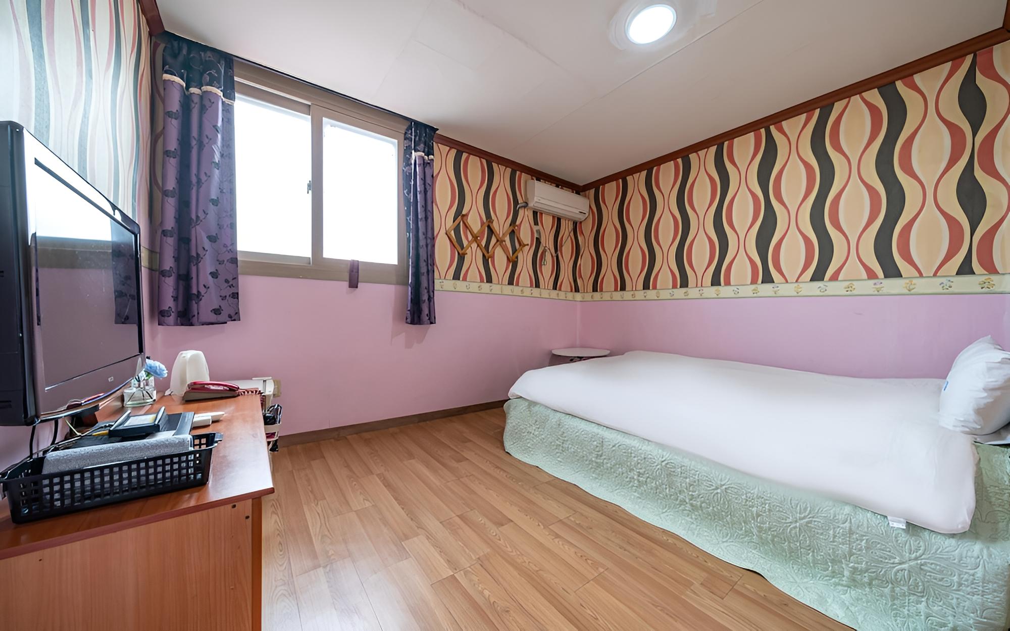 Room (Standard Room) - Photo 1