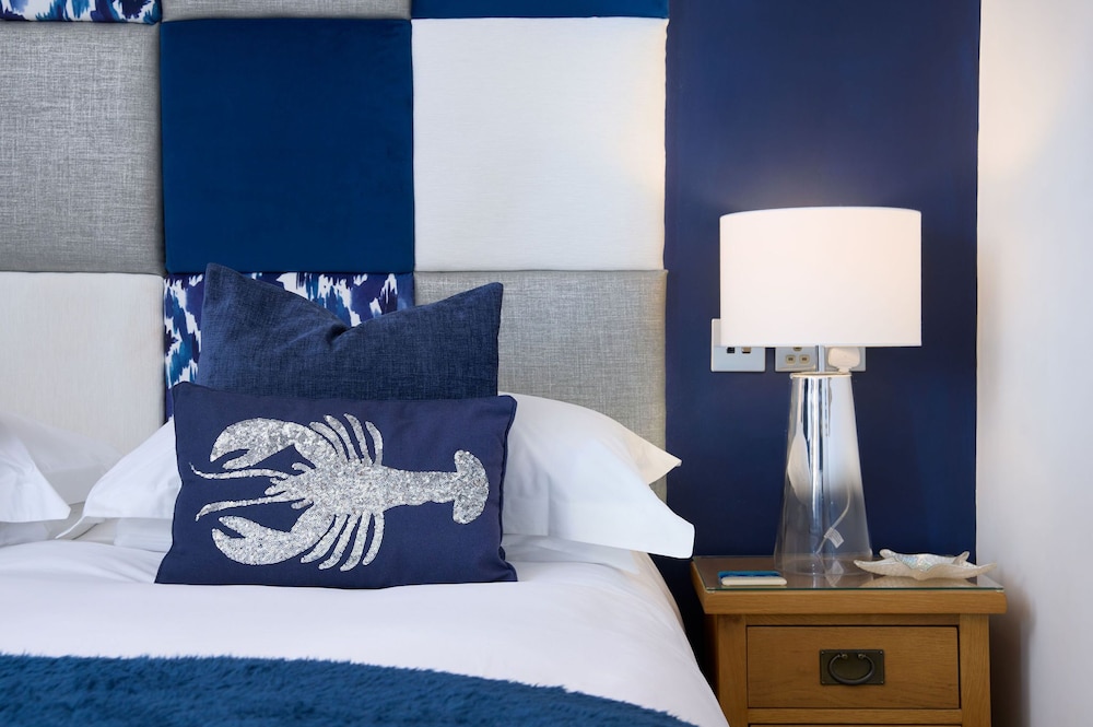 Superior Double Room, Ensuite, Sea View (Balcony  Suite 3) photo 3