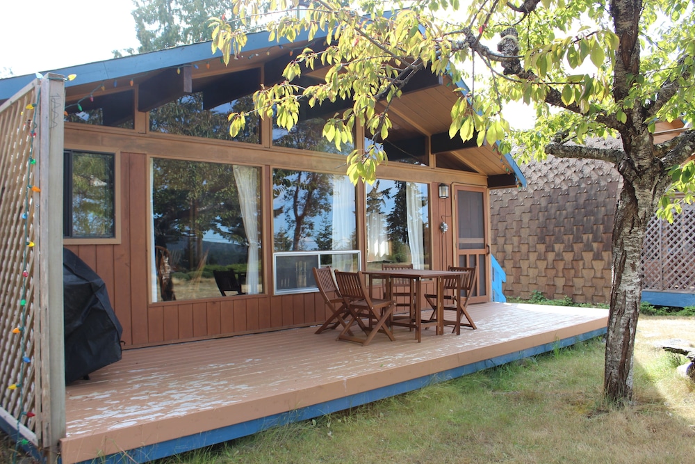 Family Chalet, 3 Bedrooms, Kitchen, Ocean View photo 2