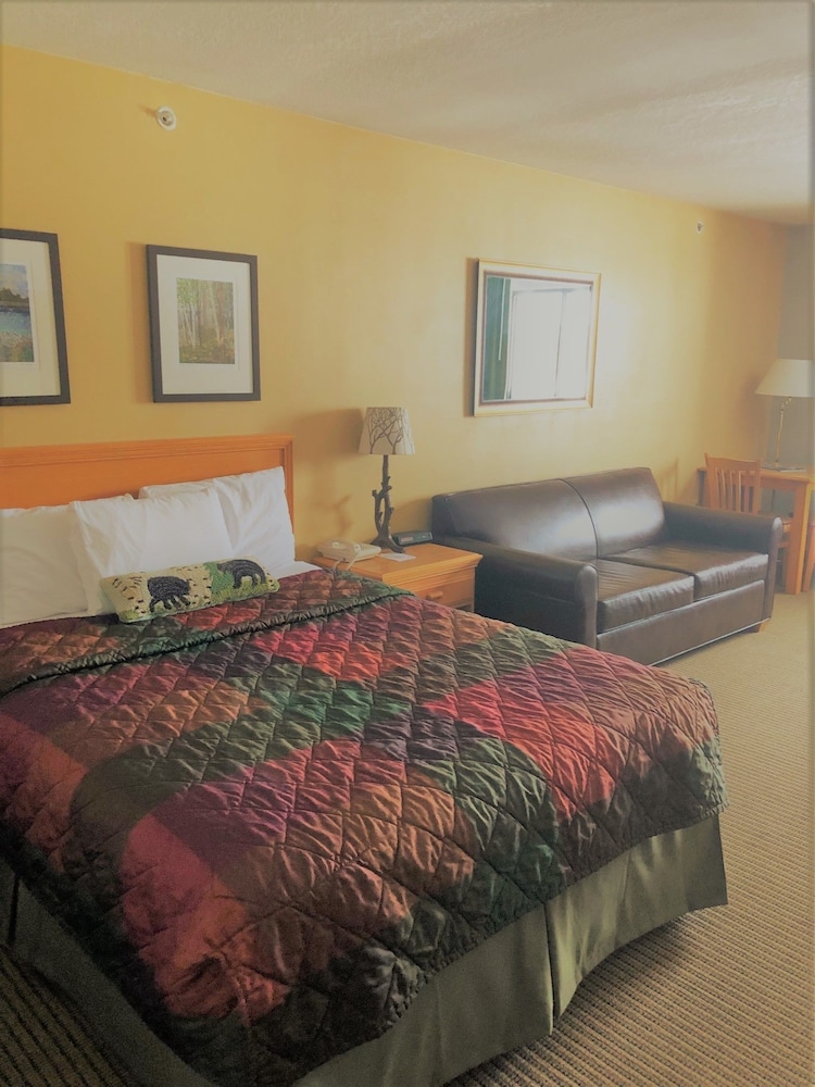 Family Room with 2 Queen Beds and 1 Queen Sleeper Sofa
