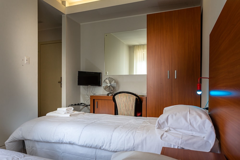 Comfort Double or Twin Room, Refrigerator photo 2
