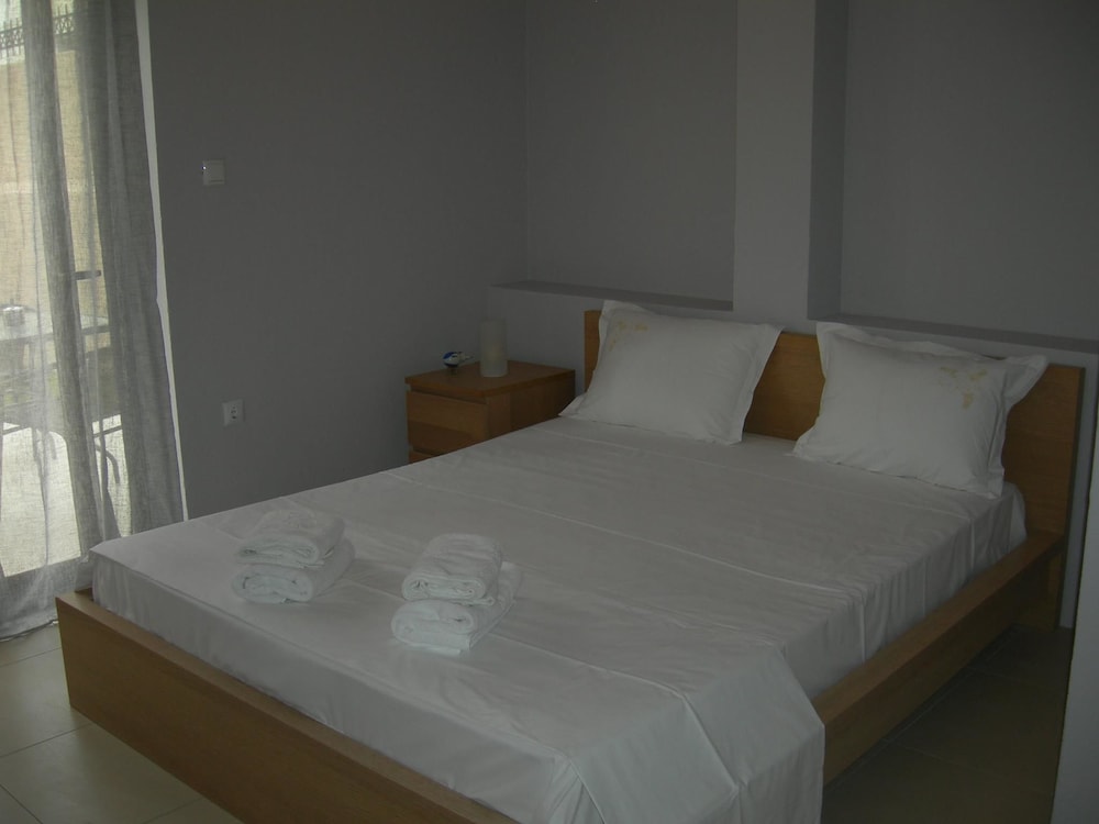 House, 1 Bedroom, Garden Area (Red)