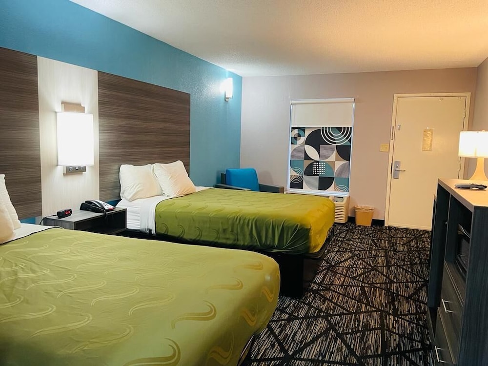 Standard Room, 2 Double Beds, Smoking - Photo 2