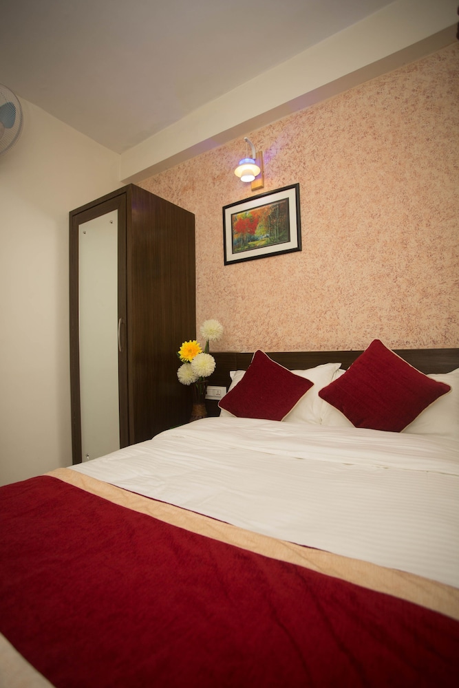 Deluxe Double Room, 1 Bedroom, Non Smoking (AC) photo 2