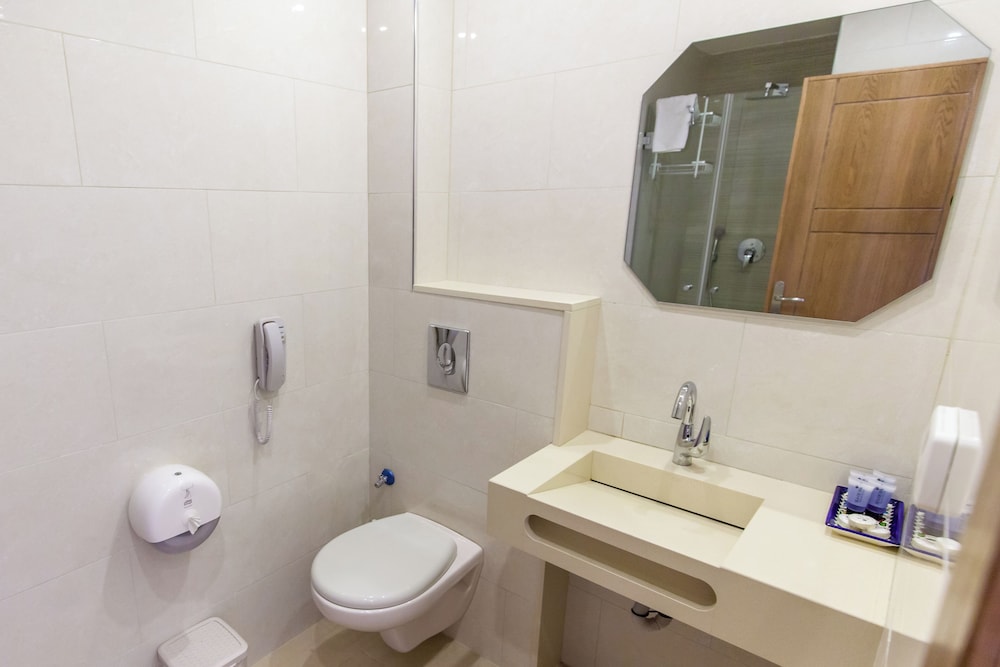Suite, 2 Bedrooms, Balcony - Photo 11