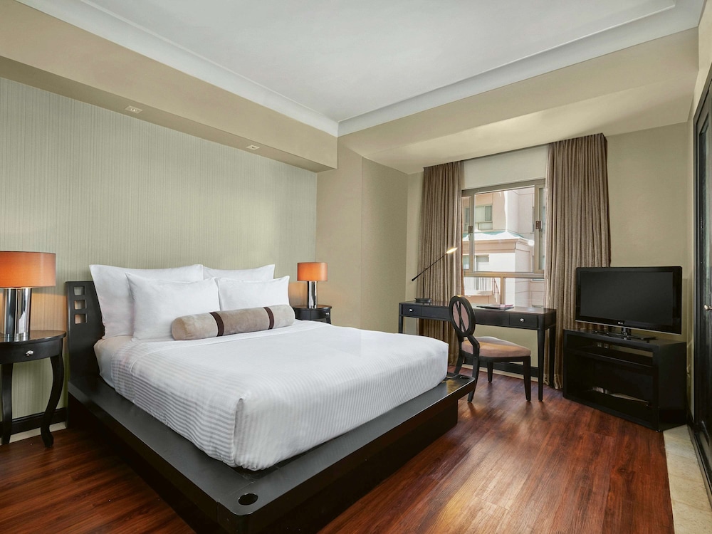 Suite, 1 King Bed - Photo 1