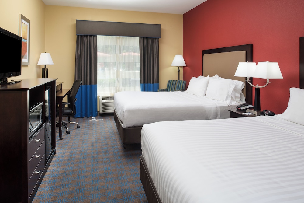Suite, Multiple Beds (Living Area) - Photo 1