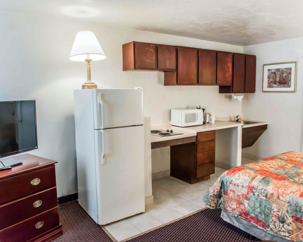 Standard Room, 1 Queen Bed with Sofa bed, Non Smoking photo 1