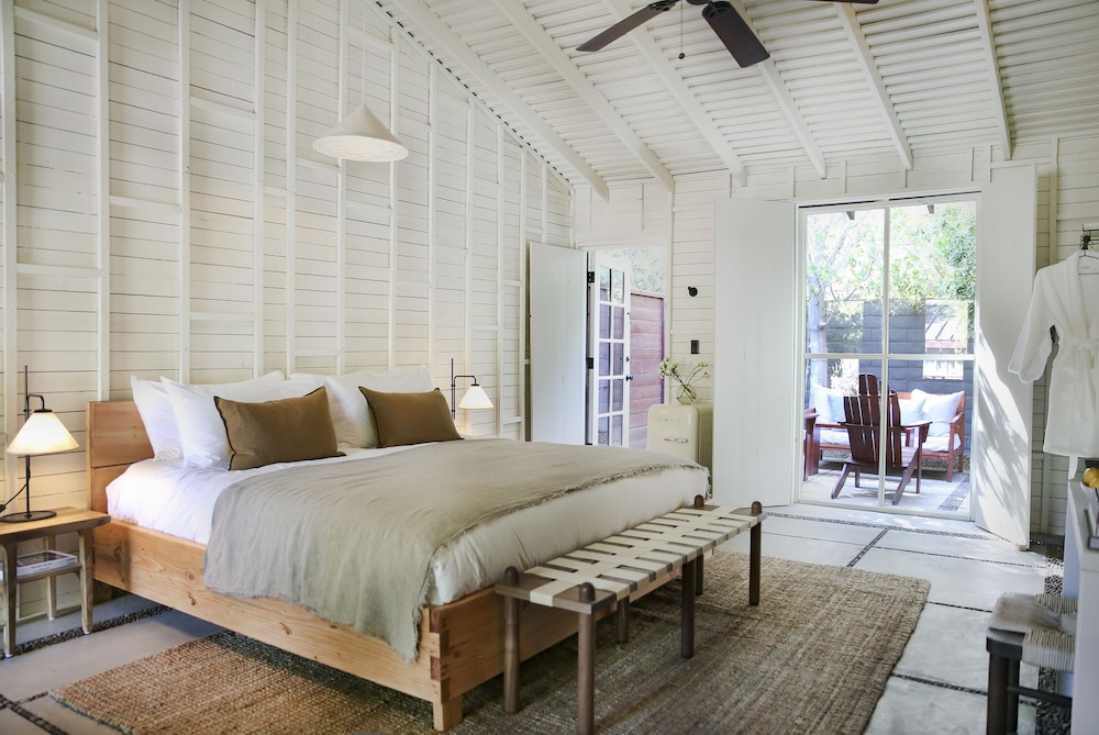 Garden Room, 1 King Bed photo 1