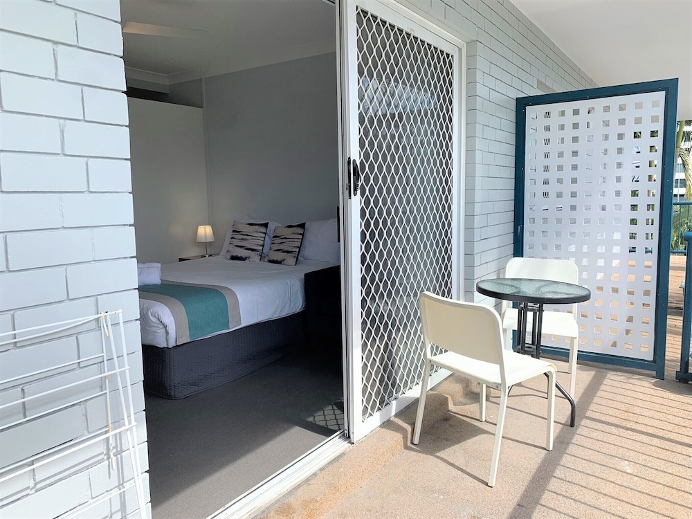 Family Room, Balcony photo 3