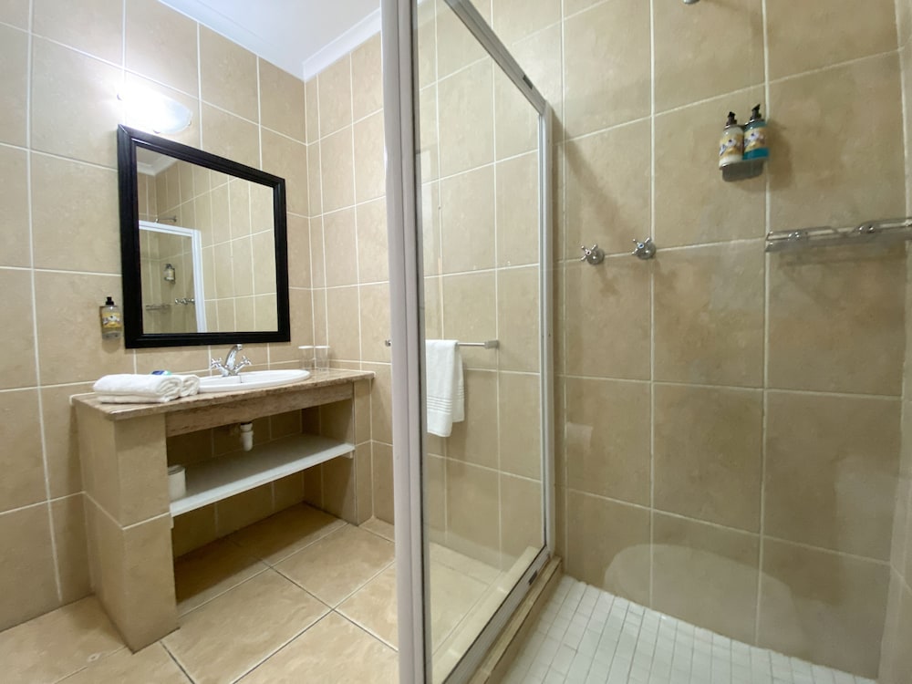 Double Room - Photo 5