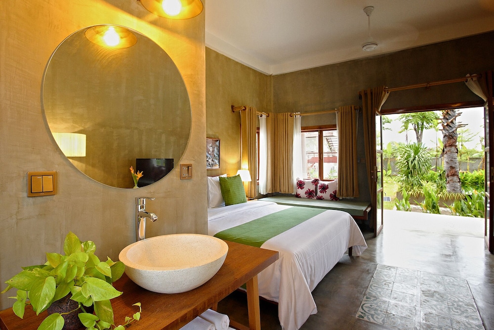Deluxe Room with Two Double Beds - Photo 18