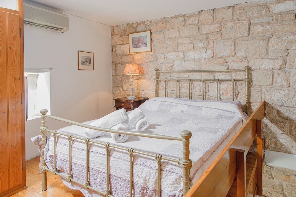 Comfort Apartment, Patio, Courtyard View