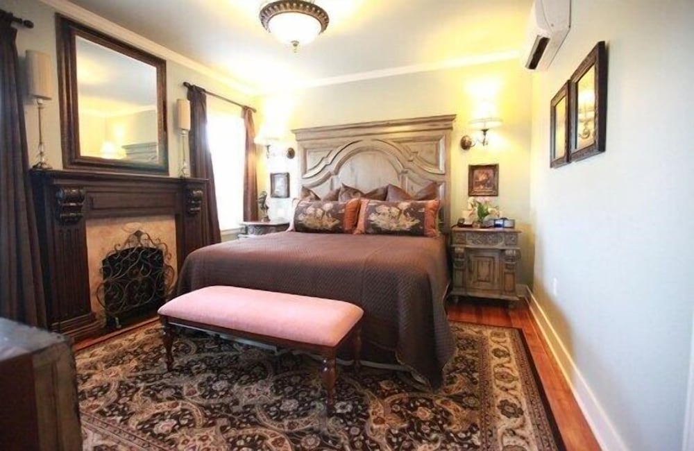 Suite, 1 King Bed - Photo 11